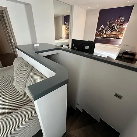Cruise Hotel