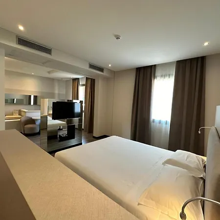 Cruise Hotel