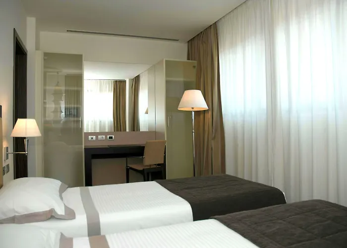 Cruise Ξενοδοχείο 4*